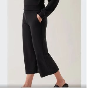 Athleta Seasoft Wide Leg Crop Pant Small